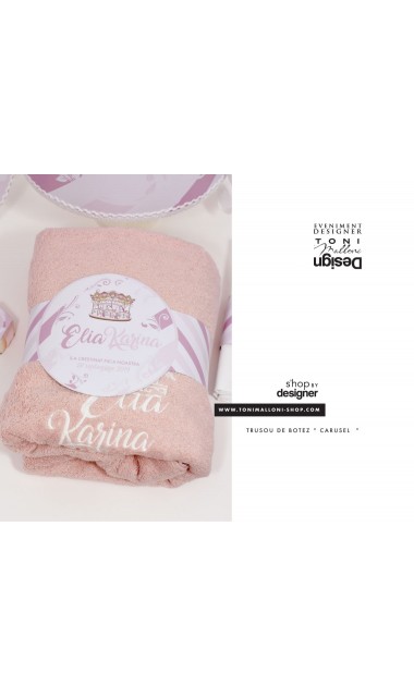 Trusou de botez elegant, brodat cu un carusel roz, Povestea Carusel 21